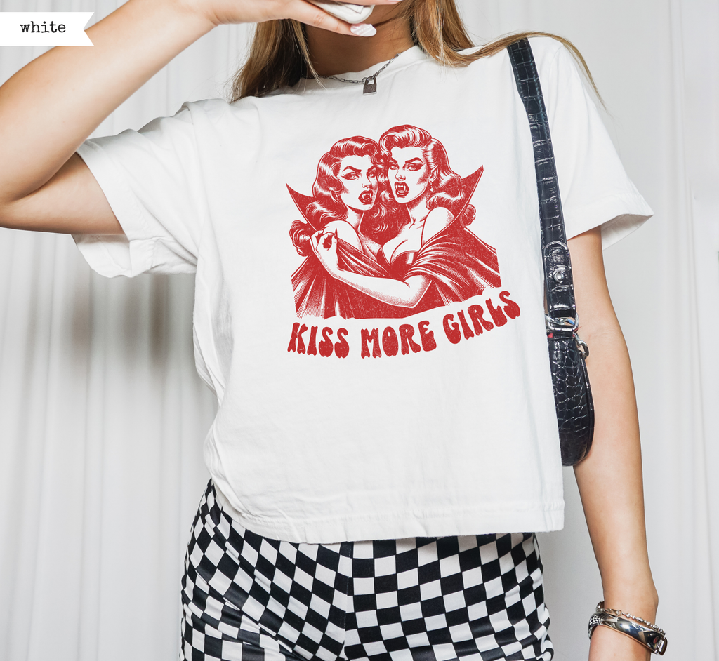 T-shirt ample "Kiss More Girls Vampire"