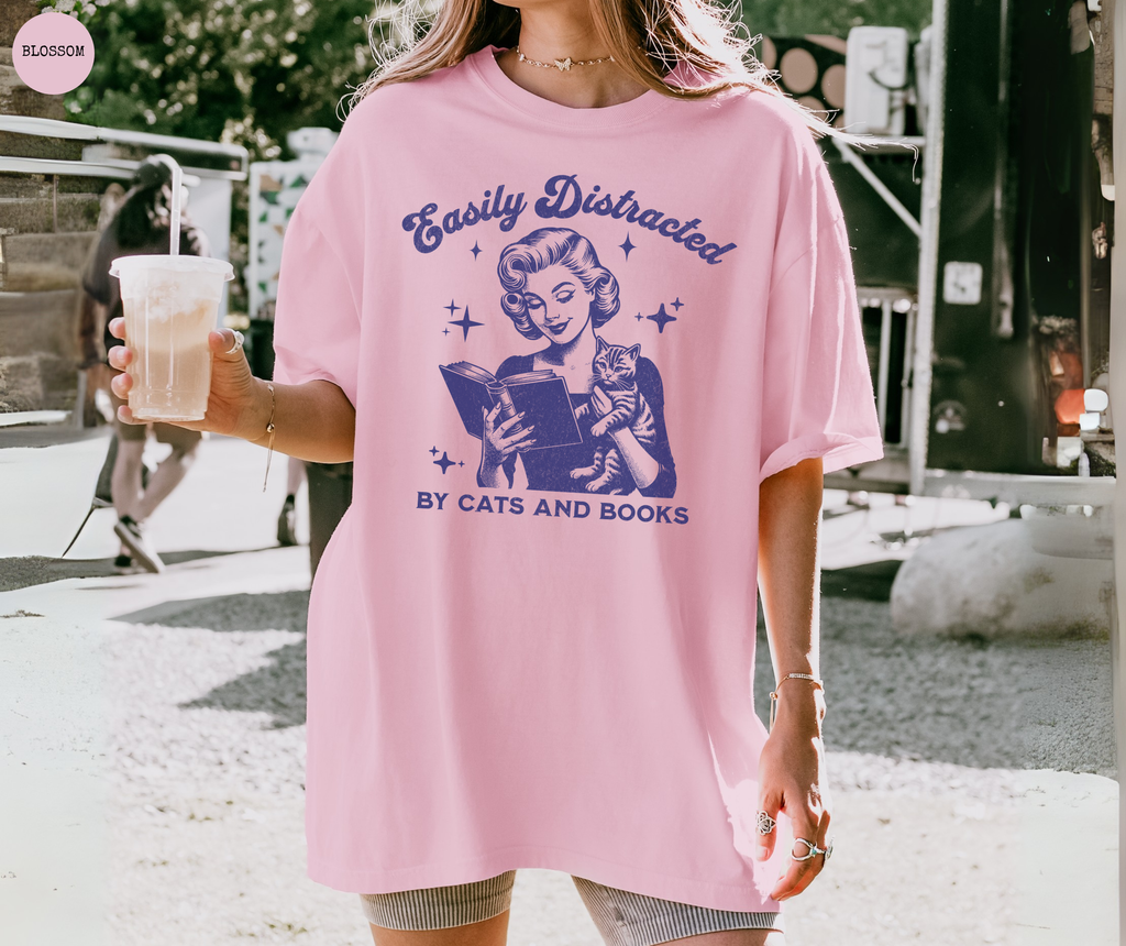T-shirt Facilement distraite par les chats et les livres
