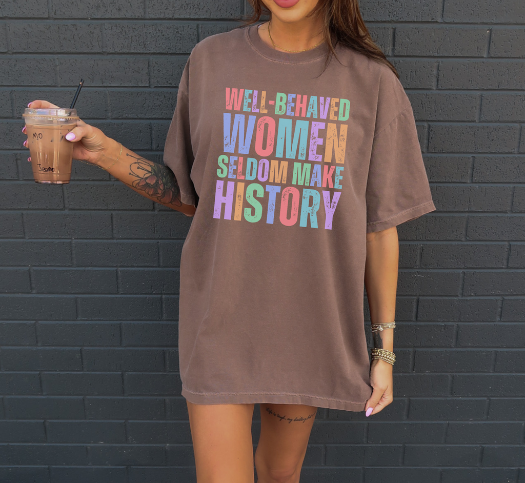 T-shirt Les femmes bien élevées font rarement l'histoire