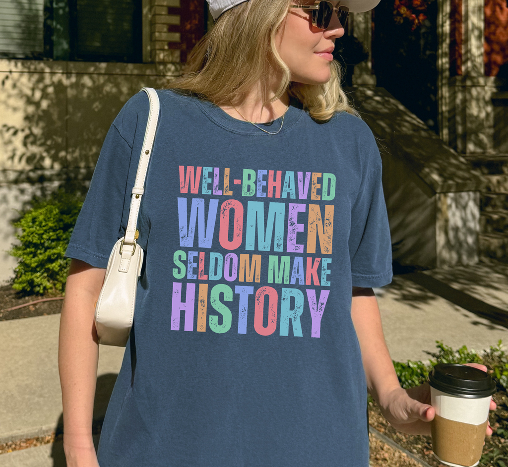 T-shirt Les femmes bien élevées font rarement l'histoire