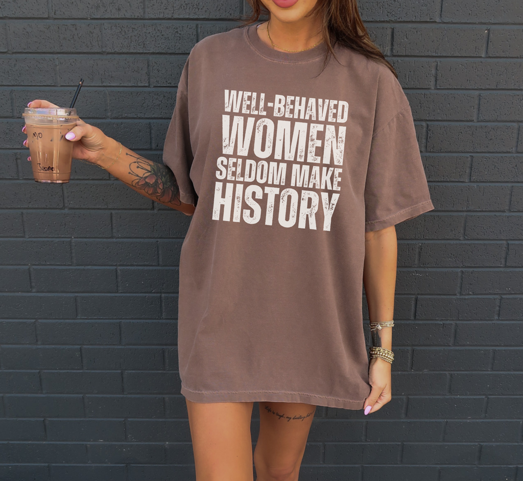 T-shirt Les femmes bien élevées font rarement l'histoire