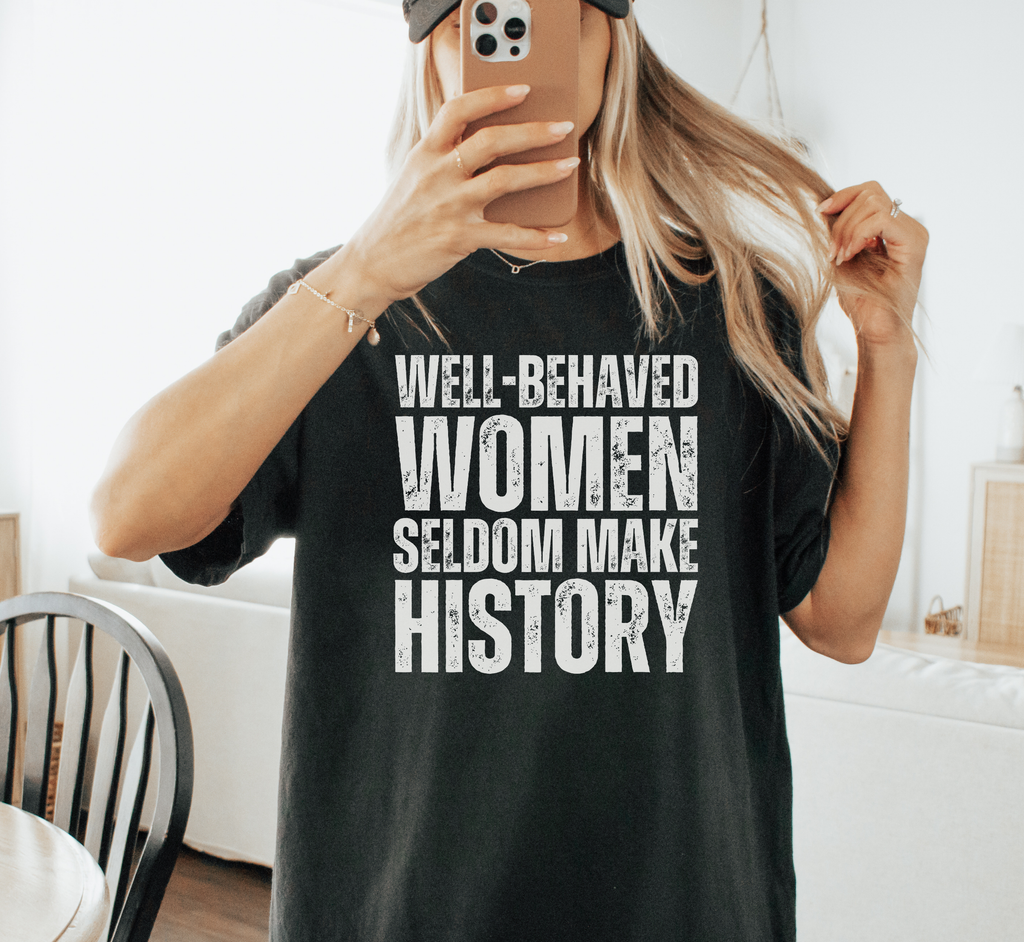 T-shirt Les femmes bien élevées font rarement l'histoire