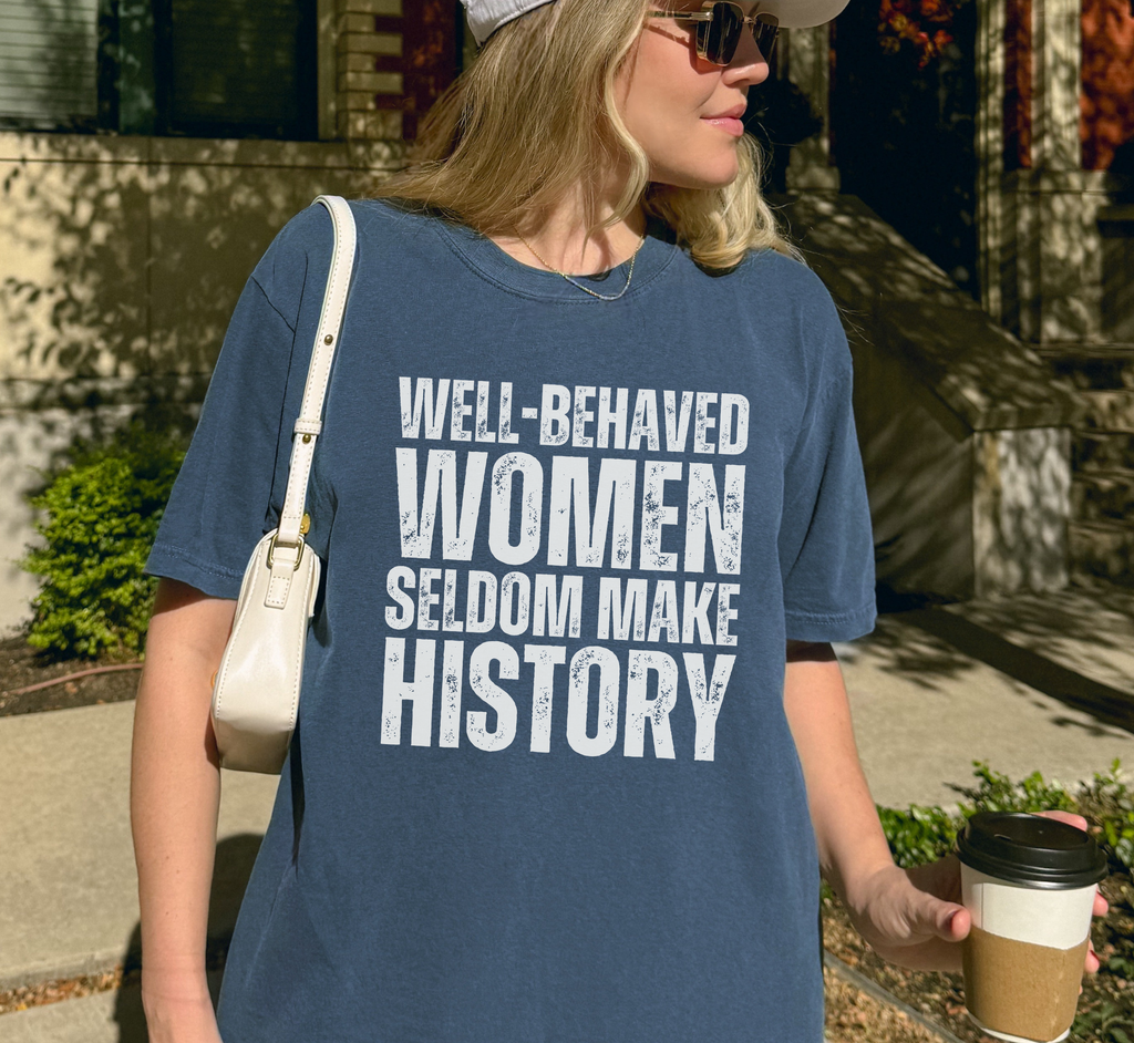 T-shirt Les femmes bien élevées font rarement l'histoire