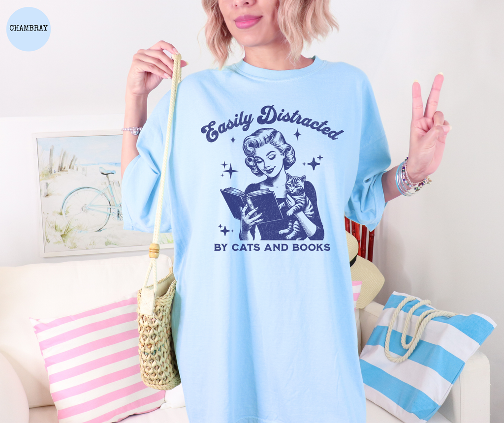 T-shirt Facilement distraite par les chats et les livres